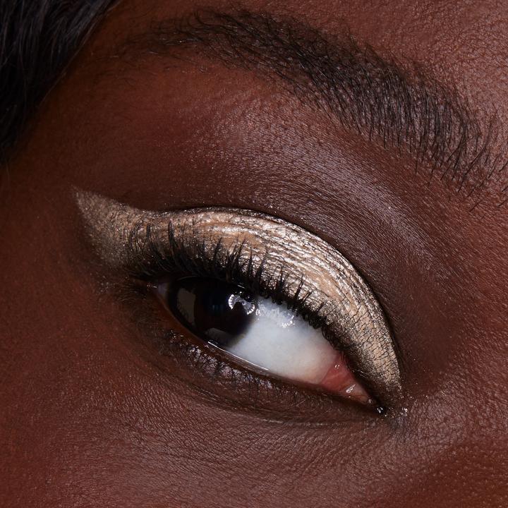 Actual product image essence soft touch eyeshadow (Bubbly Champagne)