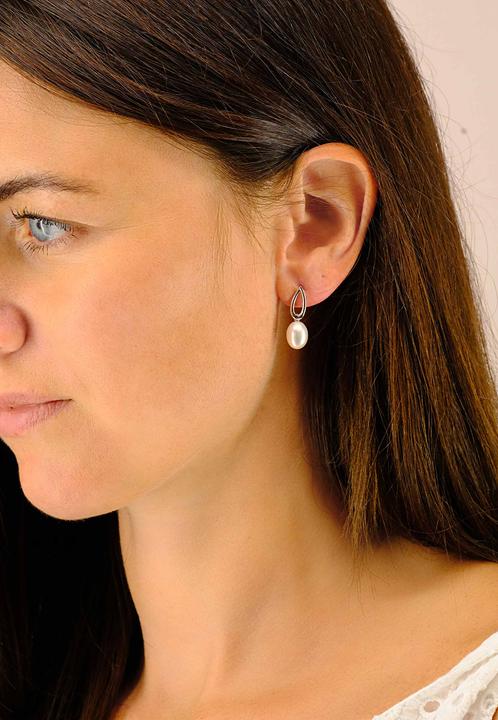 Actual product image Muau Earrings (750, 14 carat platinum)