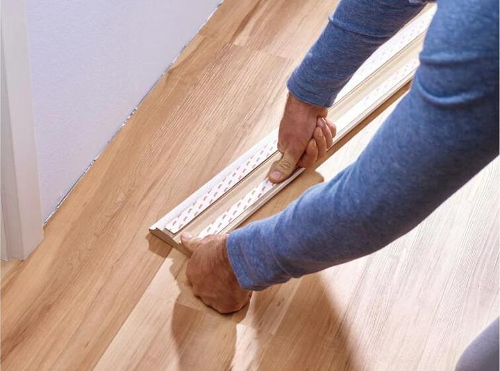 Produktbild tesa Montageband für Tapete & Putz, doppelseitiges Montageklebeband (19 mm)