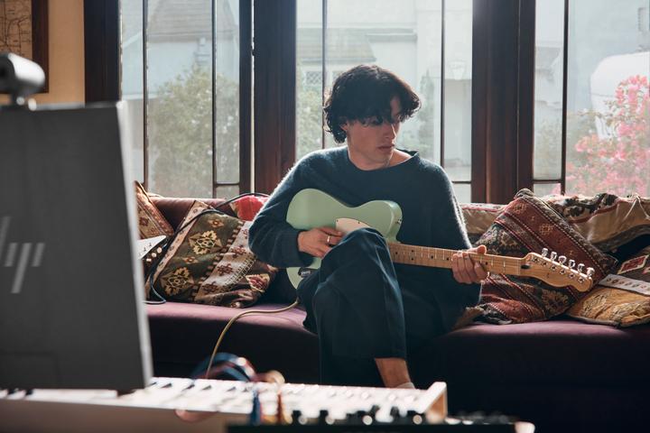 Produktbild HP ENVY 27-cp0790nz i7 /2TB NVIDIA RTX 3060 (2000 GB, 32 GB, Intel Core i7-12700)