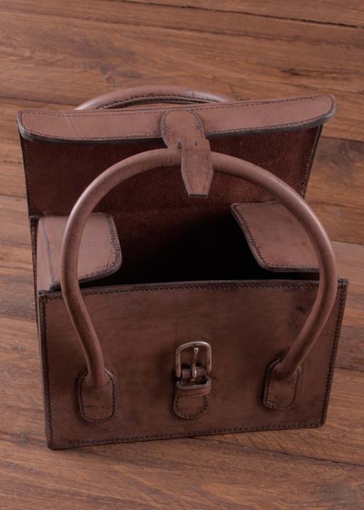 Actual product image Battle Merchant Leather cartridge bag with handle