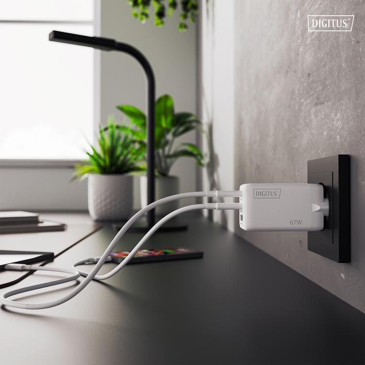Productafbeelding Digitus USB GaN Charger 67W, 2x USB-C, 1x USB-A (67 W, 3 ports)