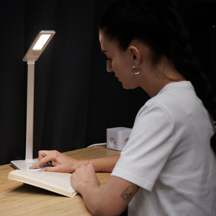Image du produit Huslog Lampe avec chargeur à induction blanc OW-0648