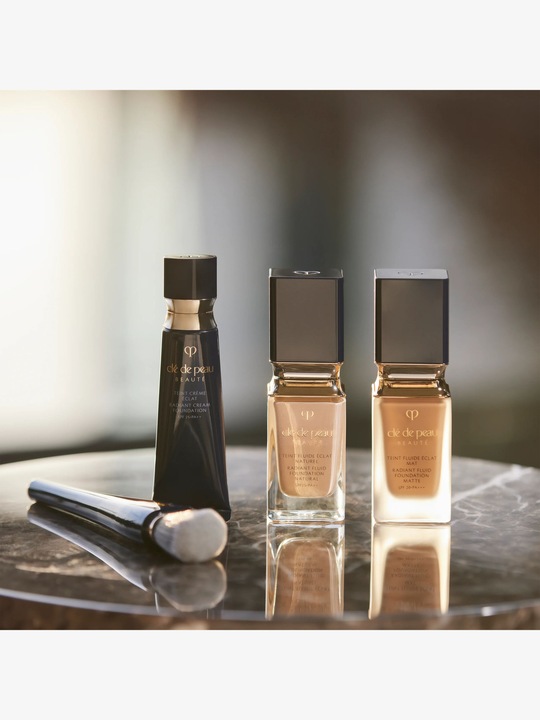 Produktbild Clé De Peau Radiant Cream Foundation O10 (O10 - Light Ocher)