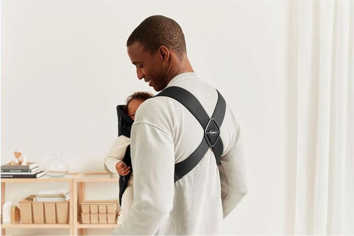 Produktbild BabyBjörn Tragesitz Mini schwarz, gewebt