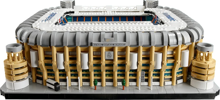 Immagine prodotto LEGO Real Madrid - Stadio Santiago Bernabéu (10299, LEGO Icons, Set LEGO rari)