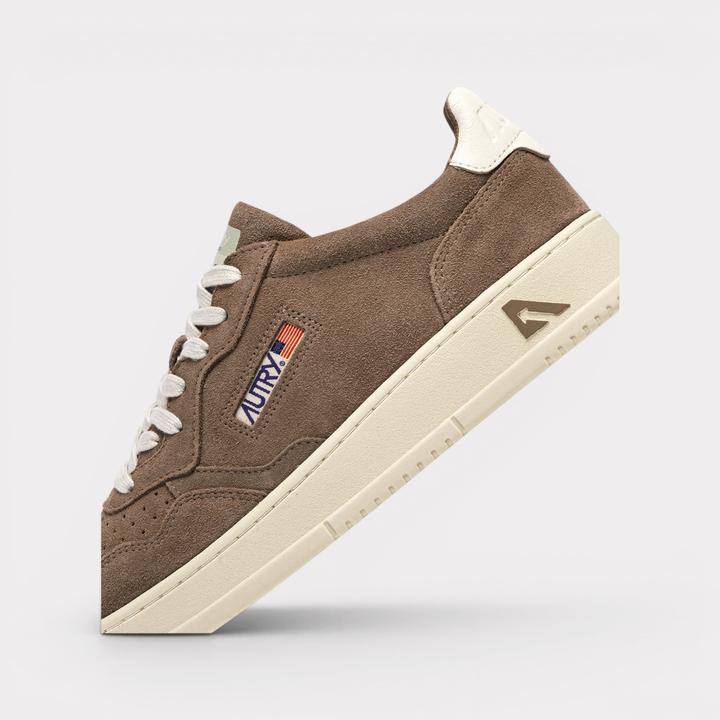 Actual product image Autry Medalist Low (40)