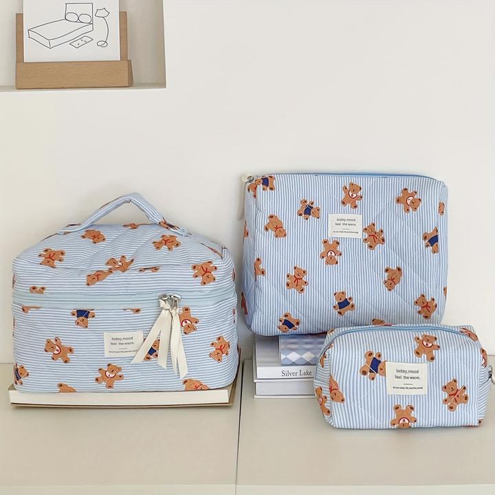 Produktbild Only-Bags.Store Kuschelige gesteppte Teddybär-Kosmetiktasche - perfekt für Reise oder Schule - weiches