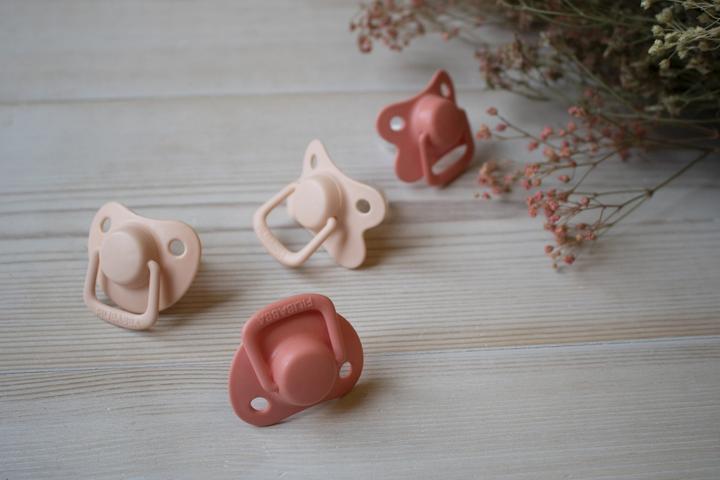 Actual product image Filibabba Pacifiers 2-pack - Coral +6 months (2x, 6 - 36 Months)