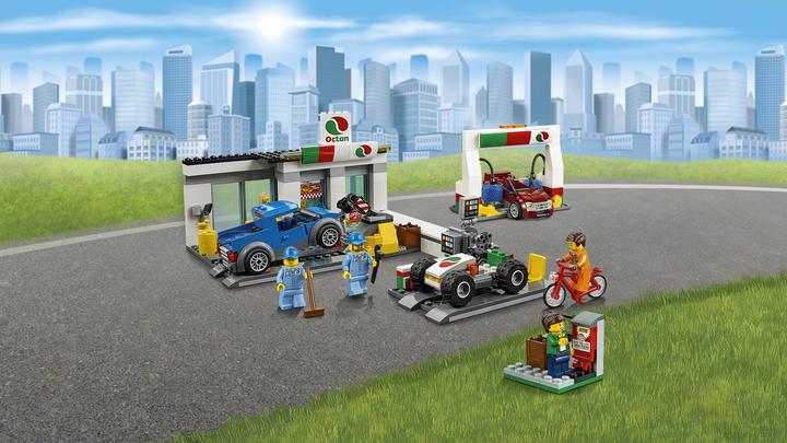 Actual product image LEGO City petrol station (60132, LEGO City)