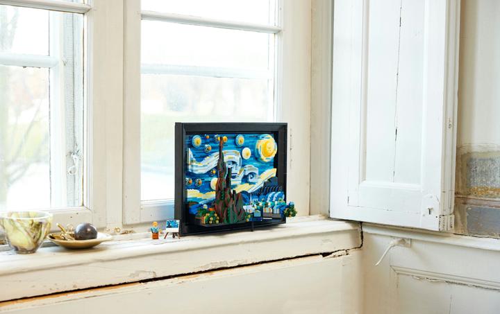 Actual product image LEGO Vincent van Gogh - Starry night (21333, LEGO Rare Sets, LEGO Icons)