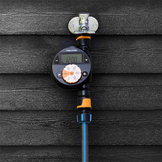 Actual product image Fiskars Timer/timer with 1 output, For all common tap sizes, Easy-to-read LCD (Water timer)