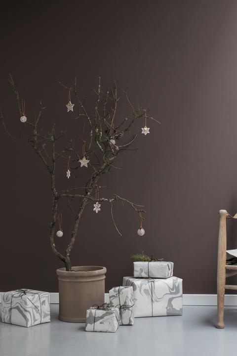 Produktbild Mette Ditmer GLOBE Christmas baubles, 3-pack - Walnut (3 x)