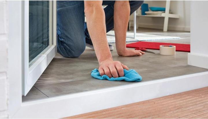 Image du produit tesa 6x ruban de pose REMOVABLE, ruban adhésif double face, s'enlève sans laisser de traces, pack de six (50 mm)