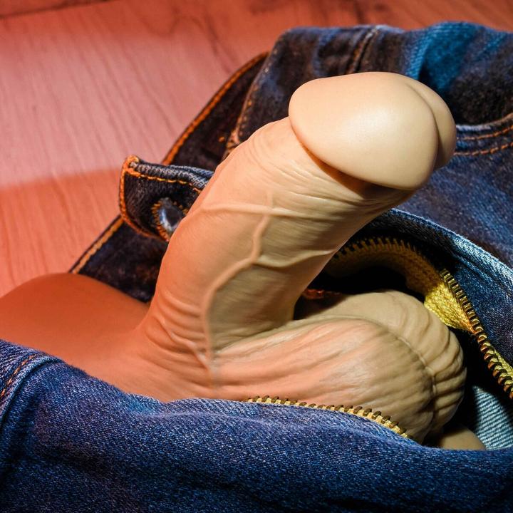 Actual product image Evolved SilikonPacker Penis Mittelgross