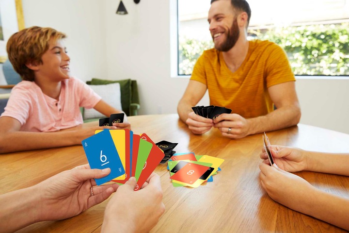 Immagine prodotto Mattel Games Gioco di carte UNO (Italiano, Francese, Tedesco, Inglese, Olandese)