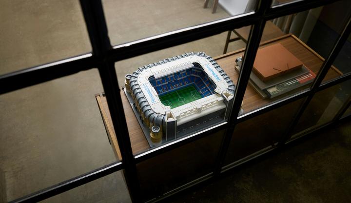 Produktbild LEGO Real Madrid - Santiago Bernabéu Stadion (10299, LEGO Icons, LEGO Seltene Sets)