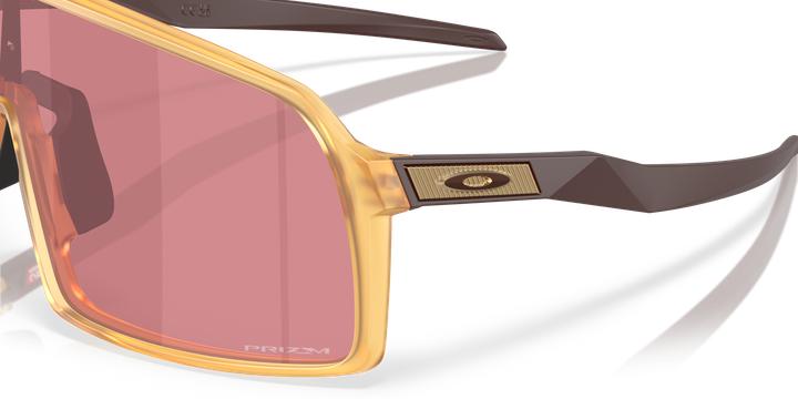 Actual product image Oakley Sutro Sonnenbrille Matte Trans Light Curry / Prizm Dark Golf (Matte Trans Light Curry, PRIZM DARK GOLF)