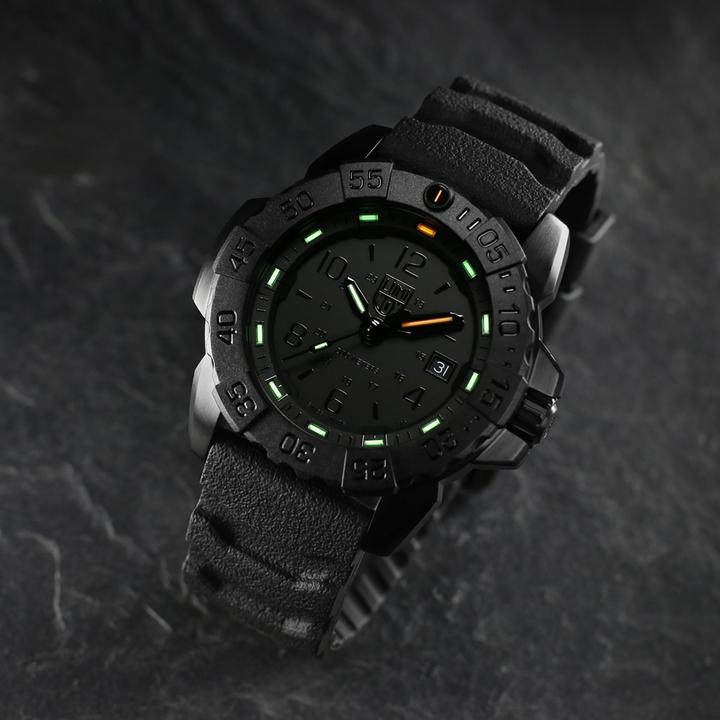 Immagine prodotto Luminox Navy Seal Steel 3250 Series (Orologio sub, 45 mm)