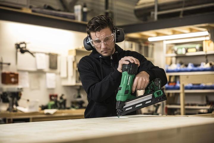 Actual product image Hikoki NT1865DAAWXZ Kabelloser Nagler 18V 15 GAUGE 2x2.0 Ah im HSC IV Koffer (Nail gun)