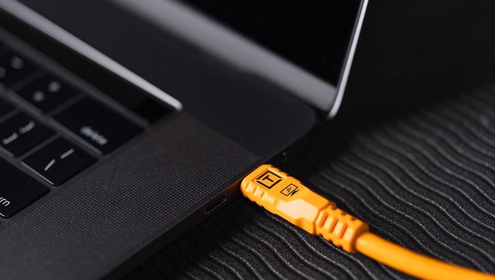 Produktbild Tether Tools TetherPro USB-C auf USB-C rechter Winkel orange 9,4m (9.40 m, USB 3.2 Gen 1)