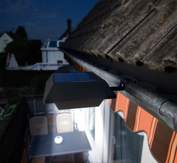 Produktbild Lunartec 2er-Set Solar-LED-Dachrinnenleuchten mit PIR-Sensor (160 lm, IP44)