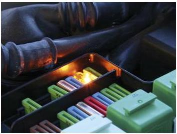 Immagine prodotto Velleman Fusibile Piatto Per Auto Con Rilevamento Dei Difetti (10 A - Rosso) (10 A)