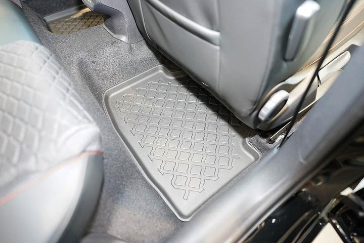 Produktbild Aristar Allwetter Fussmatten für Seat Leon / Cupra Leon / VW Golf Kombi ab 2020 bis heute (1 Set à 4 Fussmatten)