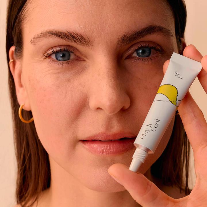 Image du produit This Place Gel dépulpant pour les yeux Play It Cool (Gel pour le soin des yeux, 10 ml, Jour + nuit)