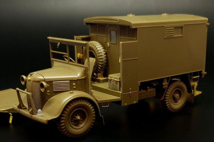 Actual product image Hauler British 2-Ton 4x2 Ambulance (Austin K2) for Tamiya