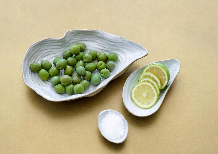 Produktbild Greengate Shell Teller irregular medium pale grey 25,6x12,8cm (1x)