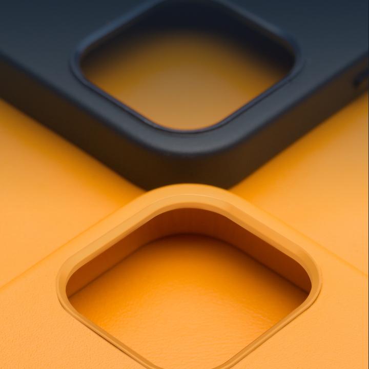 Actual product image QiAlino Coque cuir véritable (compatible MagSafe) Orange (Apple iPhone 12)