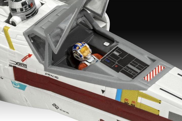Actual product image Revell Carson Teva's X-Wing Fighter: The Mandalorian