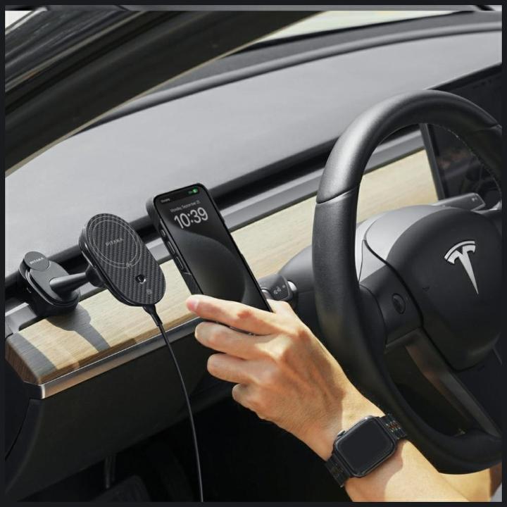 Produktbild Pitaka Car mount with wireless charger MagEZ Pro 2 Qi2 Tesla Magsafe for Tesla Model 3/Y black gray