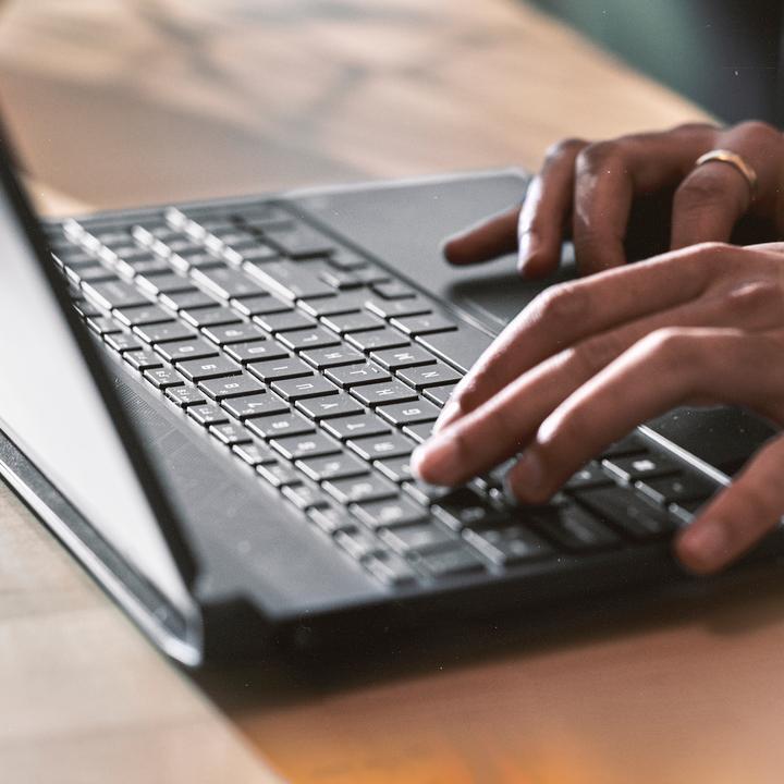 Produktbild HP Victus 15-fa1720nz (15.60", 512 GB, 16 GB, CH, Intel Core i7-12650H)