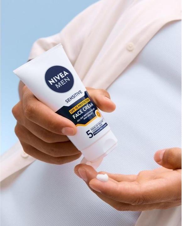 Produktbild NIVEA MEN Protective skin cream SPF 15 Men Sensitive (Face Cream) 75 ml (75 ml, Tagescreme, SPF 15)