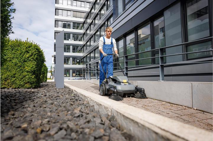Immagine prodotto Kärcher Spazzatrice KM 70/30 C BP con 2 spazzole laterali