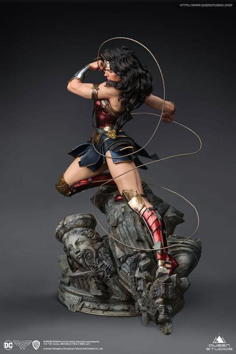 Actual product image Queen Studios Wonder Woman Comic Statuette 1/4 Wonder Woman Early Bird Version 47 cm