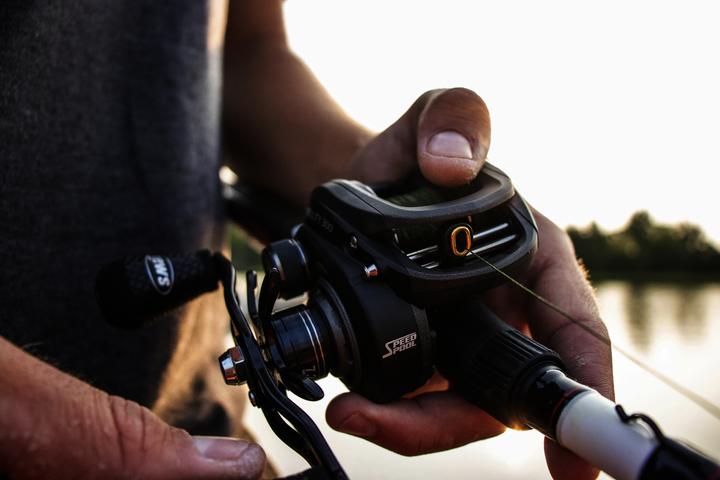 Actual product image Lew's SuperDuty Rechtshänder-Baitcast-Rolle 300 Geschwindigkeit 7,2:1