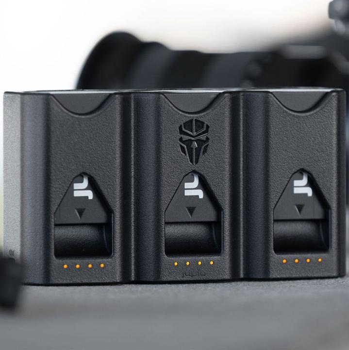 Actual product image Jupio PR1ME Tri Charge EN-EL15 (Camera battery charger)