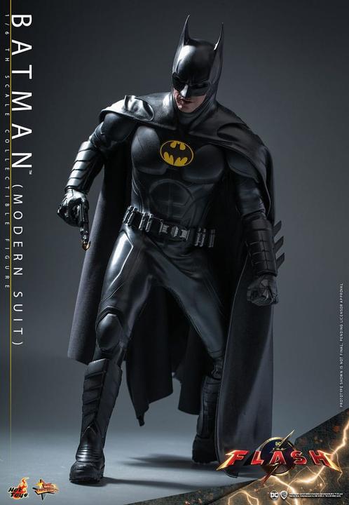 Actual product image Hot Toys The Flash figurine Movie Masterpiece 1/6 Batman (Modern Suit) 30 cm