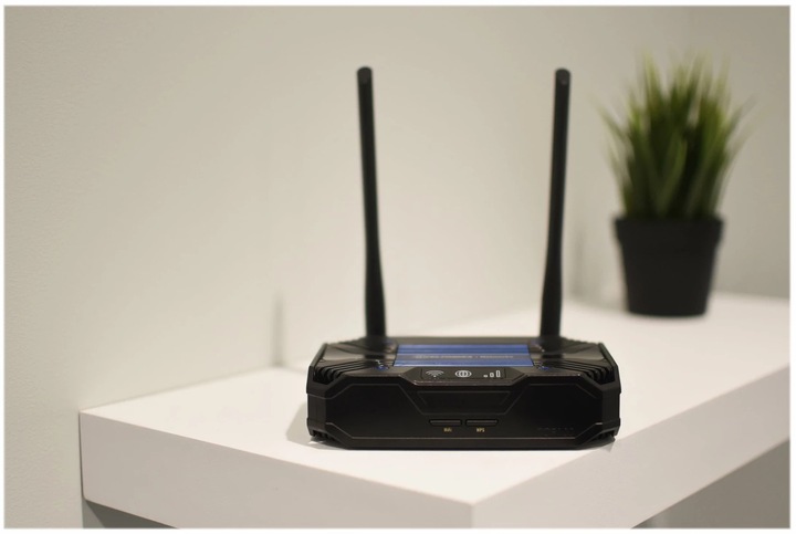 Actual product image Teltonika TCR100