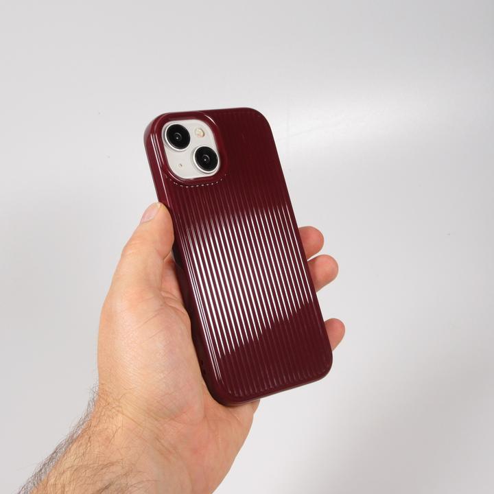 Produktbild PhoneLook Hülle Glänzendes Silikongel mit strukturierten Linien Bordeaux (Apple iPhone 15)