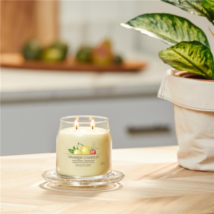 Immagine prodotto Yankee Candle Duftkerze Iced Berry Lemonade Signature Medium Jar