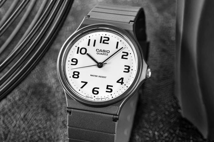 Actual product image Casio Collection - MQ-24-7B2LEG (Analogue wristwatch, 34 mm)