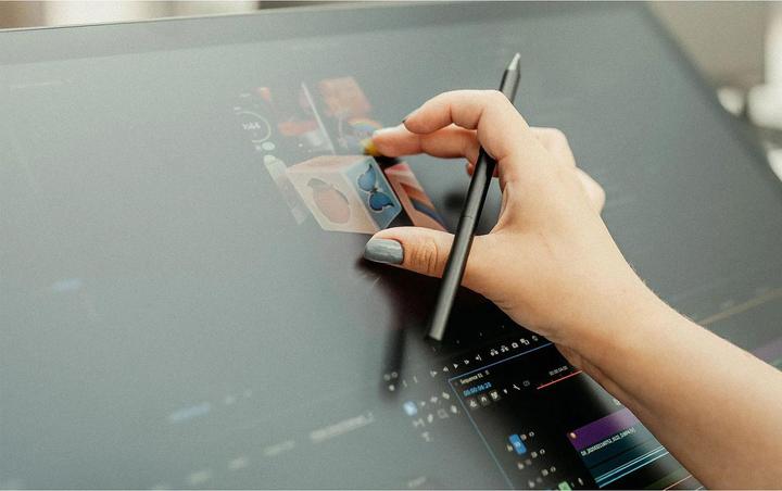 Produktbild Wacom Cintiq 24 touch DTH246 (24", 5080 lpi)