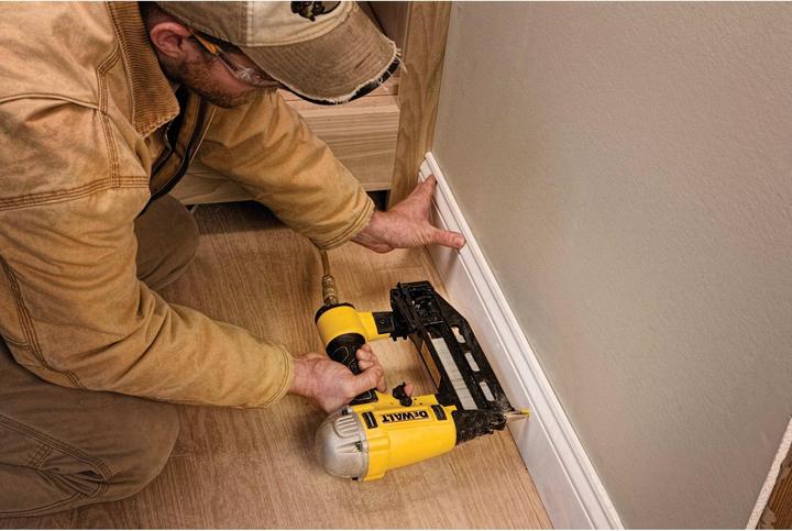 Produktbild DeWalt Gauge ölfreier Stauchkopfnagler mit Precision Point Nase