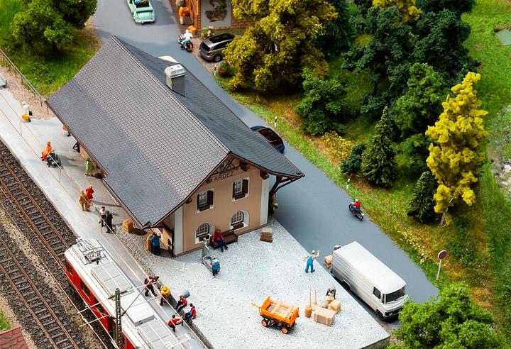 Actual product image Faller Ardez train station