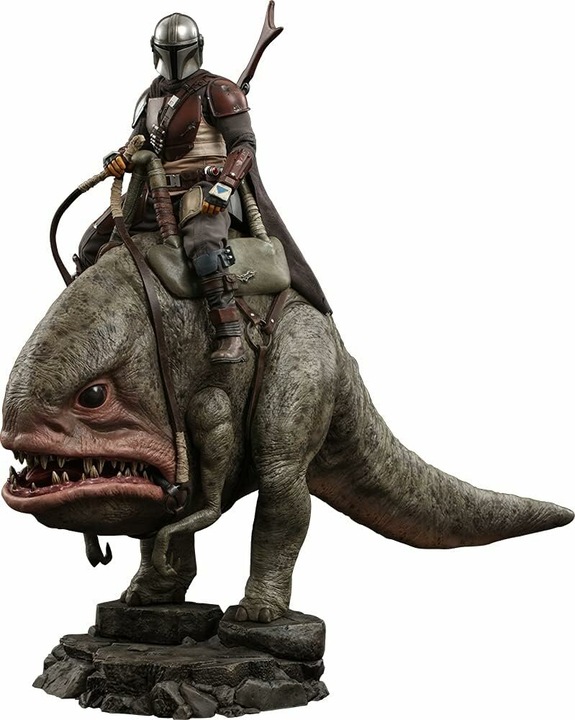 Actual product image Hot Toys Star Wars The Mandalorian Action Figure 2-Pack 1/6 The Mandalorian & Blurrg 37 cm