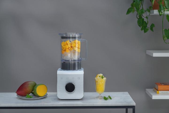 Actual product image Smeg BLC01BLMEU Professional (1400 W)